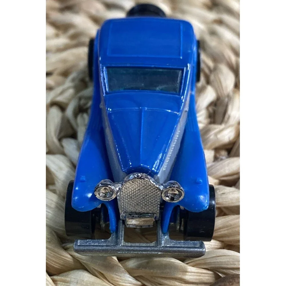 Hot Wheels '37 Bugatti 1980 Blue/Gray Whitewall Tires Made In Malaysia